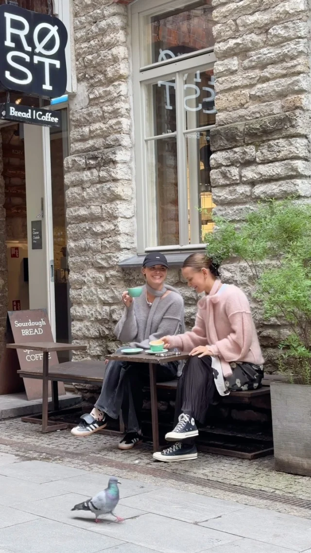 Slow days with MOLLY and SIA. ☕️Crafted from luxurious Japanese silk mohair, MOLLY is our go-to sweater for the moody Nordic summer — always paired with the SIA scarf, of course. ☁️ Lightweight and soft as a cloud, they keep you warm just when you need it.Find your favourite shade → arniblum.com