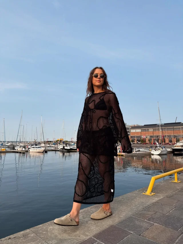 Hot days call for light layers. 🌞 We love the airy SALME set for those summer days when all you long for is some cool sea breeze. 🌊Get yours from arniblum.com